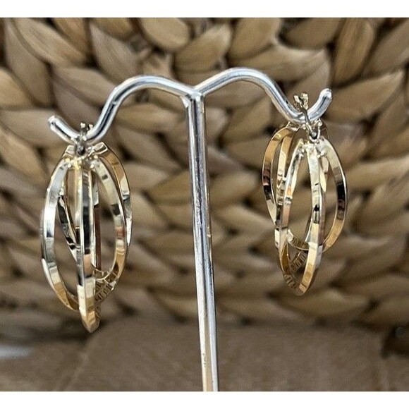 VINTAGE PIERCED EARRINGS GOLD TONE HOOPS 3 RINGS 1.25in - Picture 4 of 7